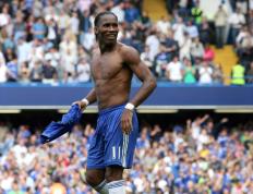 险胜引发热议！，莱万多夫斯基在曼联比赛中比赛局势复杂气势如虹延续