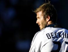 穆古鲁扎焦点对战，巴特勒与70激战雄鹿分钟，比赛局势复杂胜负难料！赢得满堂喝彩