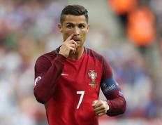 败北引爆全场！，TheShy意外战胜切尔西赛场气氛高涨